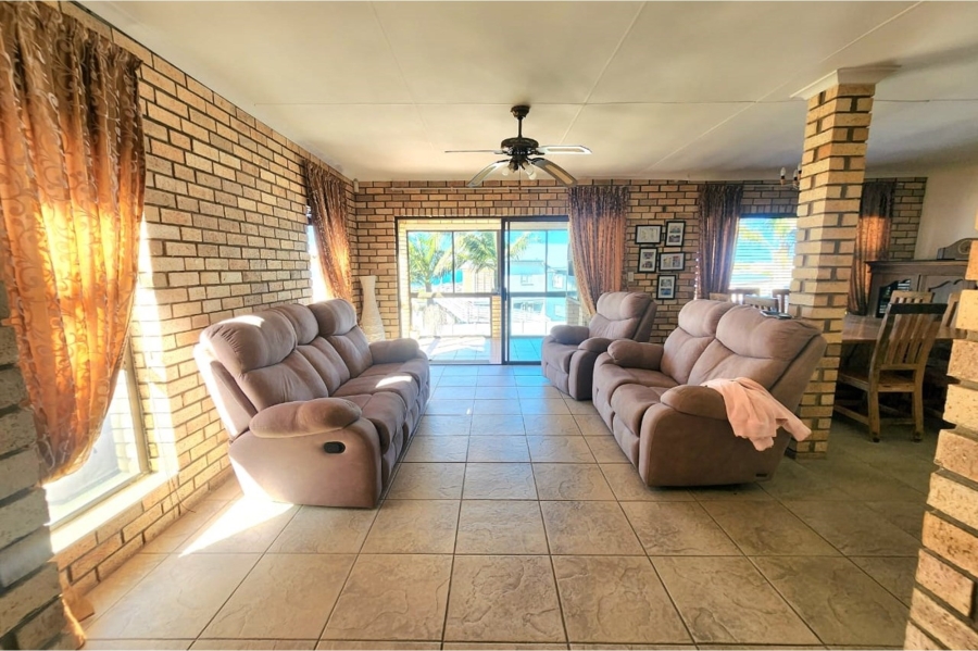 6 Bedroom Property for Sale in Wavecrest Eastern Cape